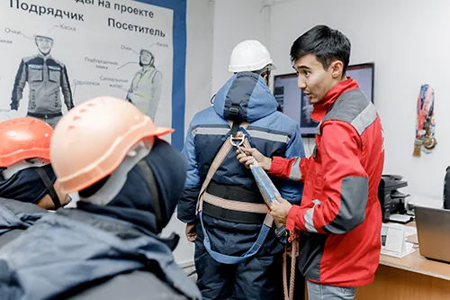 Практика со страховочной системой в учебном центре